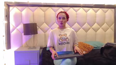 Snapshot of maiapark chatting on February 9, 2:40 pm Maia online show from February 9, 2:40 pm