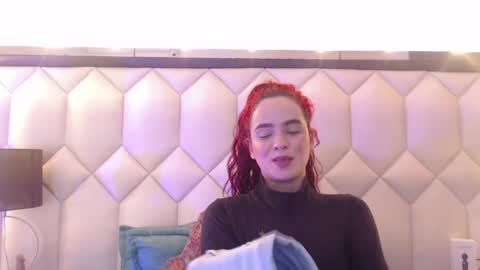 Snapshot of maiapark chatting on February 14, 12:41 am Maia online show from February 14, 12:41 am