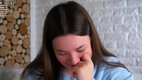 Snapshot of maidabuoy chatting on November 10, 2:10 am Lucy online show from November 10, 2:10 am