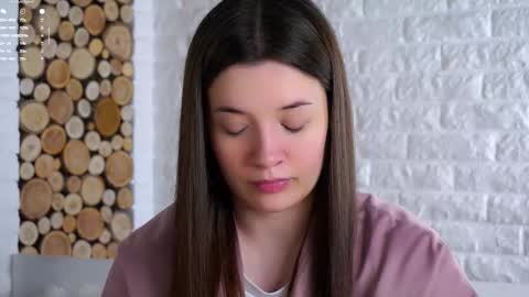 Snapshot of maidabuoy chatting on November 11, 2:22 am Lucy online show from November 11, 2:22 am