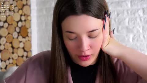 Snapshot of maidabuoy chatting on November 19, 2:11 am Lucy online show from November 19, 2:11 am