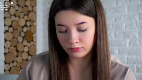 Lucy online show from February 3, 2:10 am