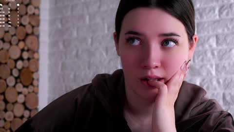 Lucy online show from April 10, 1:22 am