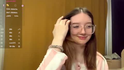 Snapshot of maidacompston chatting on October 24, 8:33 am Elina online show from October 24, 8:33 am