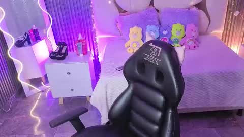 maiily_tay online show from January 7, 11:45 am