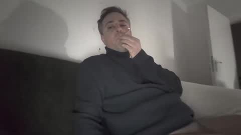 Snapshot of maikel_castel81 chatting on March 3, 1:23 am maikel_castel81 online show from March 3, 1:23 am