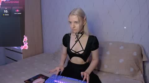 Your kitty online show from November 1, 2:24 am