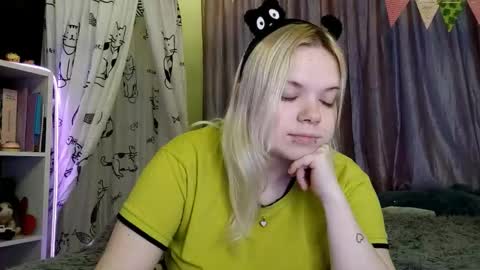 Snapshot of mairaspratlen chatting on February 27, 3:34 pm Karen online show from February 27, 3:34 pm