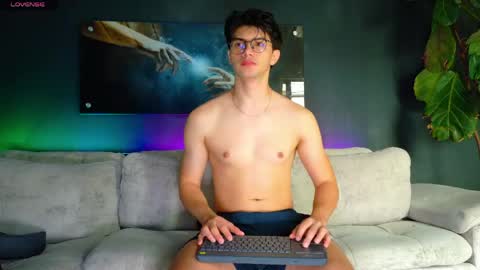 Snapshot of maisonbastian chatting on June 2, 12:40 pm Bastian Arslan online show from June 2, 12:40 pm