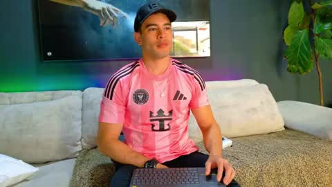 Snapshot of maisonbastian chatting on June 6, 2:11 pm Bastian Arslan online show from June 6, 2:11 pm