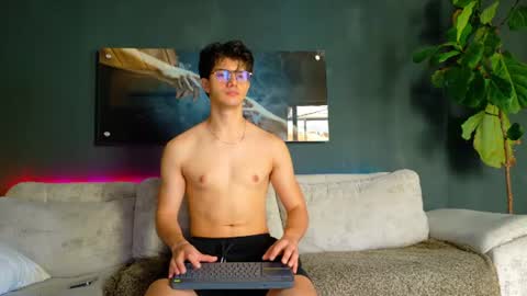 Snapshot of maisonbastian chatting on June 27, 2:55 pm Bastian Arslan online show from June 27, 2:55 pm