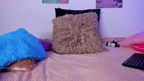 mai  online show from February 26, 7:24 pm