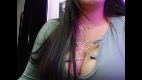 Snapshot of maitte_22 chatting on December 8, 3:53 am Hello friends Im on another account    online show from December 8, 3:53 am