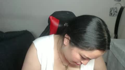 Snapshot of maitte_22 chatting on October 28, 2:04 am Hello friends Im on another account    online show from October 28, 2:04 am