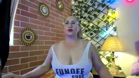 maja_hills online show from November 26, 9:49 pm