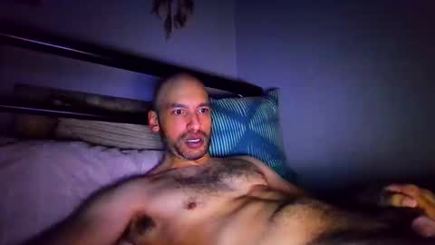 Snapshot of majorb121 chatting on February 13, 12:39 am majorb121 online show from February 13, 12:39 am