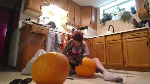 makaylamoonn online show from October 2, 5:20 pm