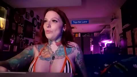 makaylamoonn online show from October 6, 4:32 am