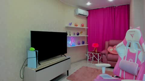 Chloe online show from April 11, 7:45 am