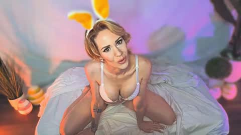 Snapshot of makemebeautiful chatting on March 4, 7:01 pm April Dayze makemebeautiful online show from March 4, 7:01 pm