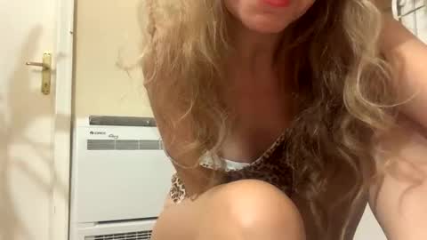 makemedanc online show from October 21, 5:57 pm