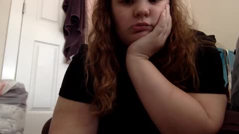 Snapshot of makemesquirt06 chatting on September 13, 7:24 pm makemesquirt06 online show from September 13, 7:24 pm