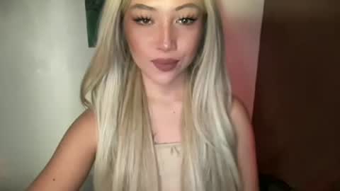 Snapshot of makemesquirt_xxx chatting on June 1, 11:34 am KEANA online show from June 1, 11:34 am