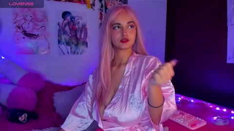 Snapshot of maki_sins chatting on October 20, 4:24 am Maki Sins online show from October 20, 4:24 am