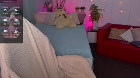 Snapshot of makima_lee chatting on December 8, 1:25 pm Makima online show from December 8, 1:25 pm