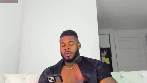 Snapshot of makonneen chatting on February 3, 6:22 am Makonnen online show from February 3, 6:22 am