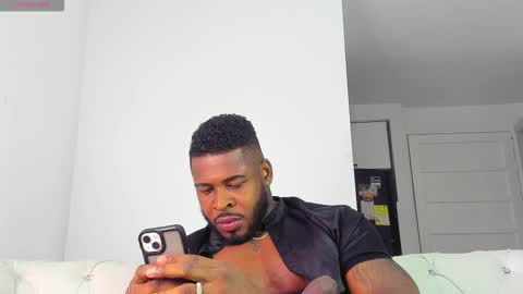 Snapshot of makonneen chatting on February 3, 6:40 am Makonnen online show from February 3, 6:40 am