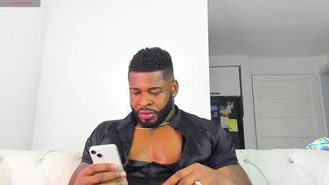 Snapshot of makonneen chatting on February 12, 5:02 am Makonnen online show from February 12, 5:02 am