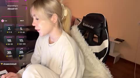 Snapshot of maksisisia chatting on October 27, 2:43 pm maksisisia online show from October 27, 2:43 pm