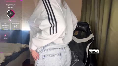 Snapshot of maksisisia chatting on November 18, 5:39 pm maksisisia online show from November 18, 5:39 pm