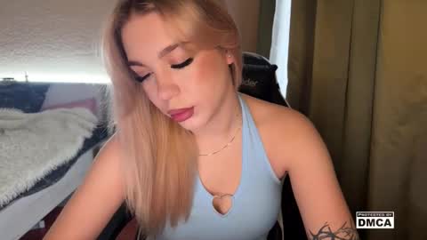 Snapshot of maksisisia chatting on November 20, 12:16 pm maksisisia online show from November 20, 12:16 pm