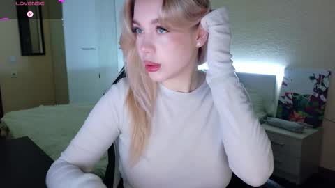 Snapshot of maksisisia chatting on December 4, 2:37 pm maksisisia online show from December 4, 2:37 pm