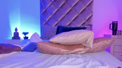 Call Me  Mala   online show from December 11, 1:37 am