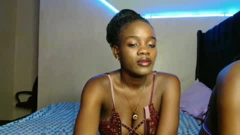 malani_malia online show from November 13, 3:33 pm