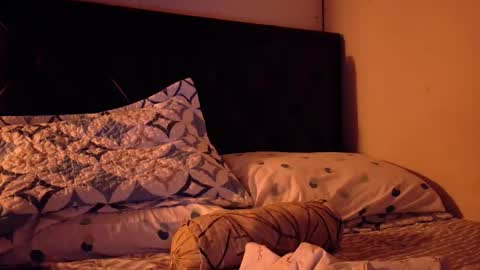 malekthick online show from February 10, 7:45 am