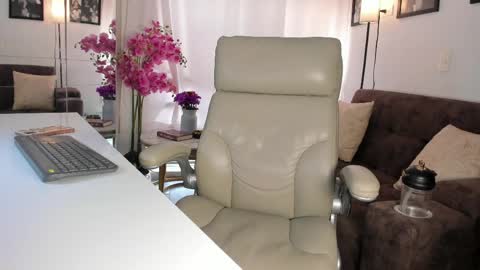 Snapshot of malena99_ chatting on May 16, 7:56 pm malena99_ online show from May 16, 7:56 pm