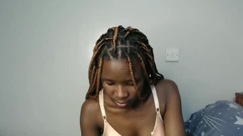 Snapshot of malia_latifa chatting on October 30, 2:02 am lati online show from October 30, 2:02 am