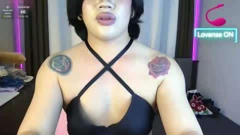 Snapshot of malia_nicole chatting on February 7, 3:27 pm malia online show from February 7, 3:27 pm