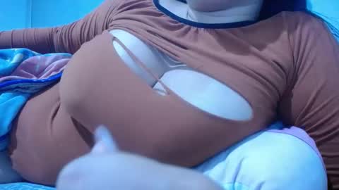 Snapshot of malika_pregnant chatting on April 13, 2:39 am M A L I K A online show from April 13, 2:39 am