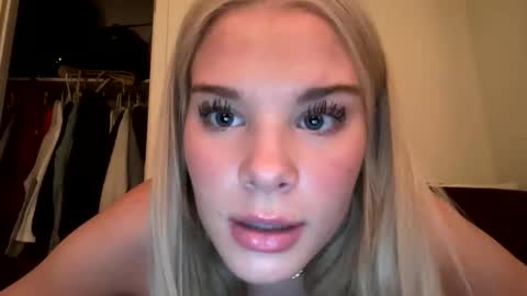 Mallory online show from December 22, 2:41 am