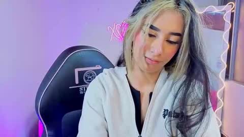 Malory  online show from November 21, 7:01 pm