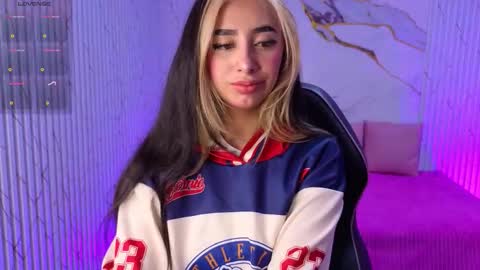 Malory  online show from January 16, 7:07 pm