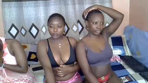 Snapshot of mama_pussie chatting on February 3, 2:53 am mama_pussie online show from February 3, 2:53 am