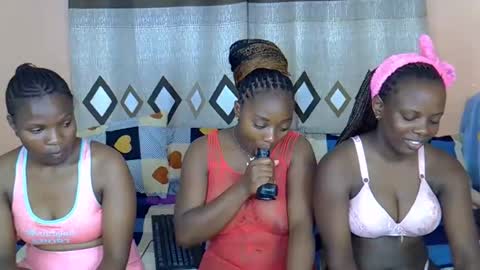 Snapshot of mama_pussie chatting on February 4, 12:16 am mama_pussie online show from February 4, 12:16 am