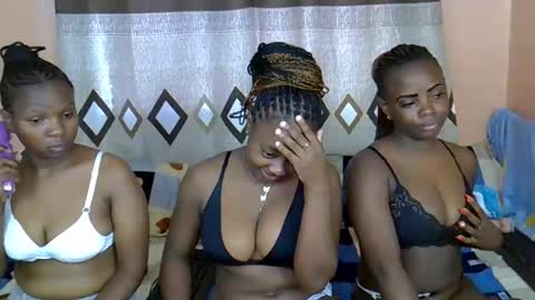 Snapshot of mama_pussie chatting on February 4, 1:28 pm mama_pussie online show from February 4, 1:28 pm