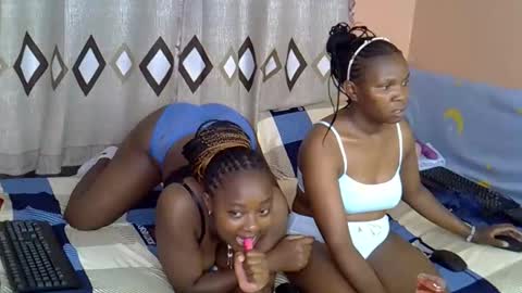 Snapshot of mama_pussie chatting on February 8, 2:04 am mama_pussie online show from February 8, 2:04 am